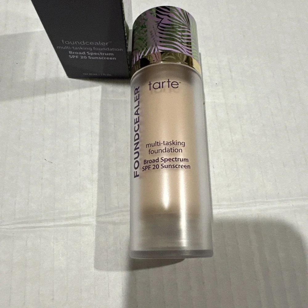 New Tarte Foundcealer Multi-Tasking Foundation SPF 20 8B Porcelain Beige 1oz